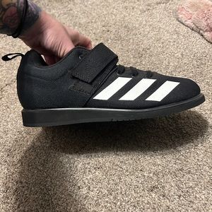 Women’s size 7 power lifting shoes.